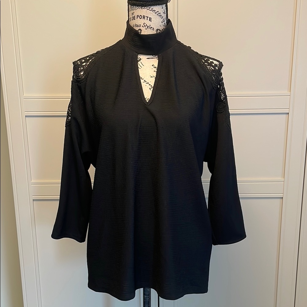 NWT Black NY&Co Cold Shouoder Top with Lace Details and 3/4 length sleeves SZ M